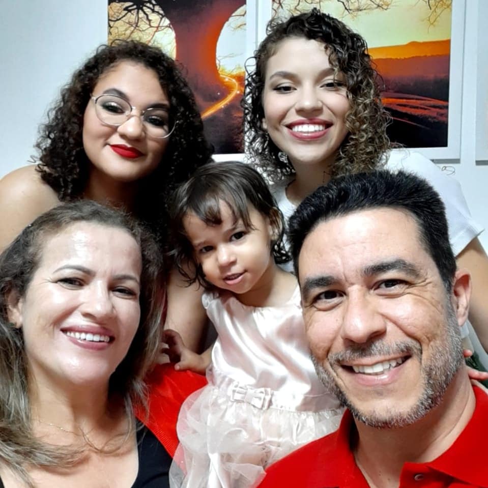 Momento família: Ciena Fernandes 
com o marido, Marcelo, a enteada Isabella, a neta Ana Clara e a filha Jordana