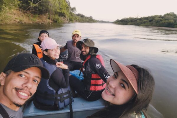 Luan e sua família em uma viagem na natureza